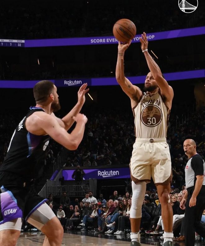 4連??！勇士17分大勝爵士，庫里一戰創NBA三大神跡，喬治空砍28+7