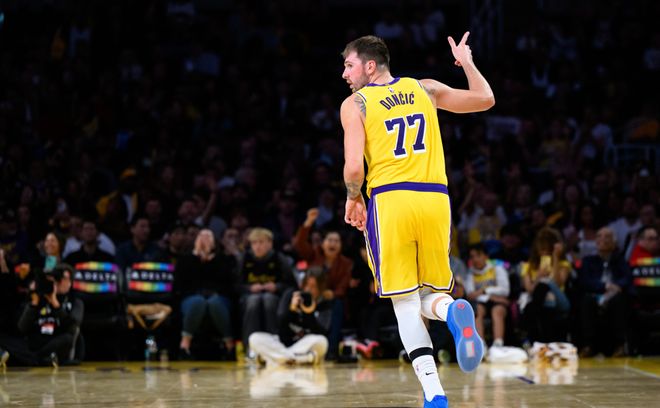 东契奇开赛两场砍92分,连续两场40+10+5历史首人