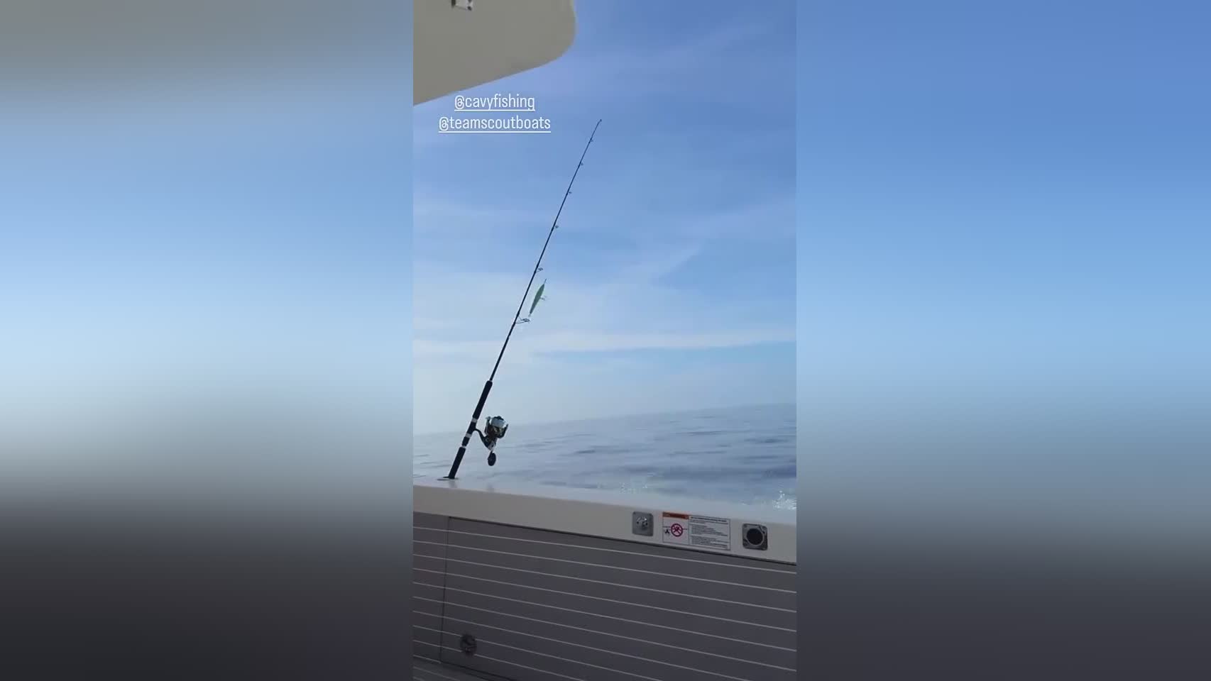 合同還沒著落西蒙斯今日更新社媒 再次開船出海釣魚