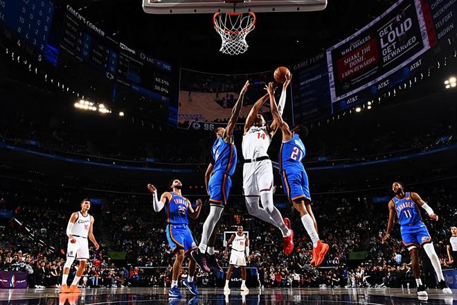 内线都快被打爆了,结果快船依然不愿意给首轮秀多些出场时间?