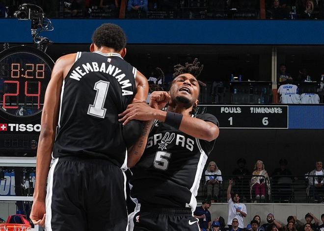 馬刺雙子星一起蛻變閃耀：開(kāi)局8勝3負，西部頭號黑馬崛起更亂了