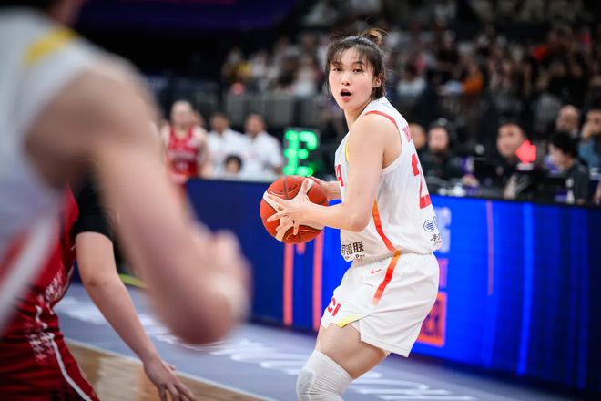又美又能打！中國(guó)女籃又一27歲神射手崛起：宮帥造奇兵轟4記三分
