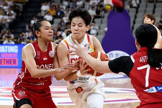 中國(guó)女籃51分狂勝迎開(kāi)門紅！8人表現(xiàn)值得滿分，僅1人狀態(tài)不佳