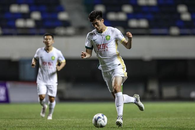 亚冠遭绝杀出局！国安1-2河内 3度失单刀后被逆转 曹永竞冲突染红...