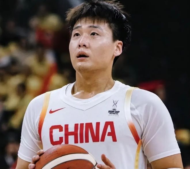 中国男篮G2名单出炉:赵睿确认继续伤停 12人与首战一致盼复仇