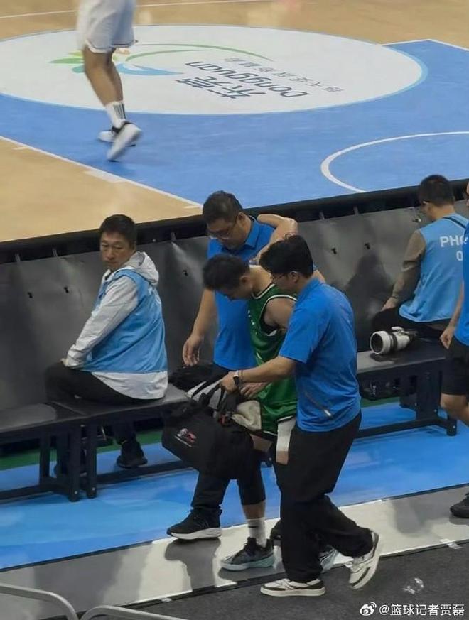 媒体人：赵继伟全运会拉伤的左大腿伤情严重，预计休战2个月...