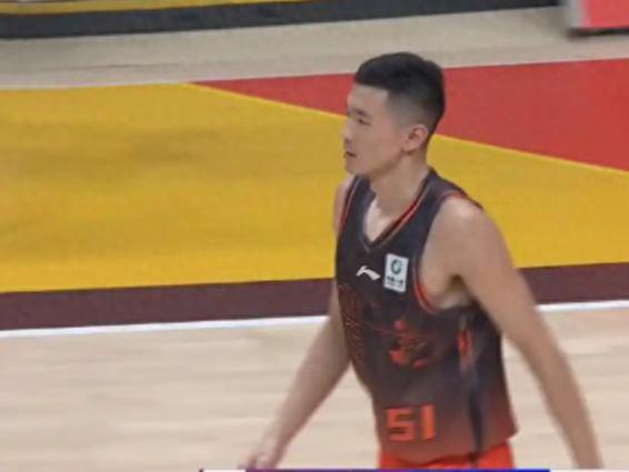 山东男篮到达北京,新赛季首秀期待开门红,外线三分能否延续状态