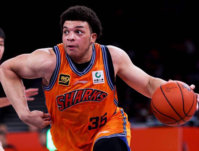 李弘权18+8上海大胜8连杀江苏 洛夫顿14+8吃T庞峥麟9中2