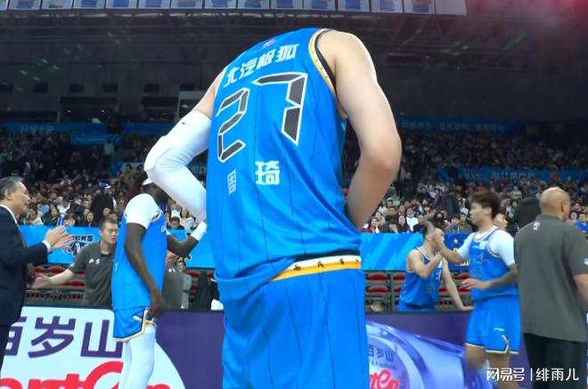 不打了！广东最大对手惨遭重创，男篮第一中锋因伤缺阵！