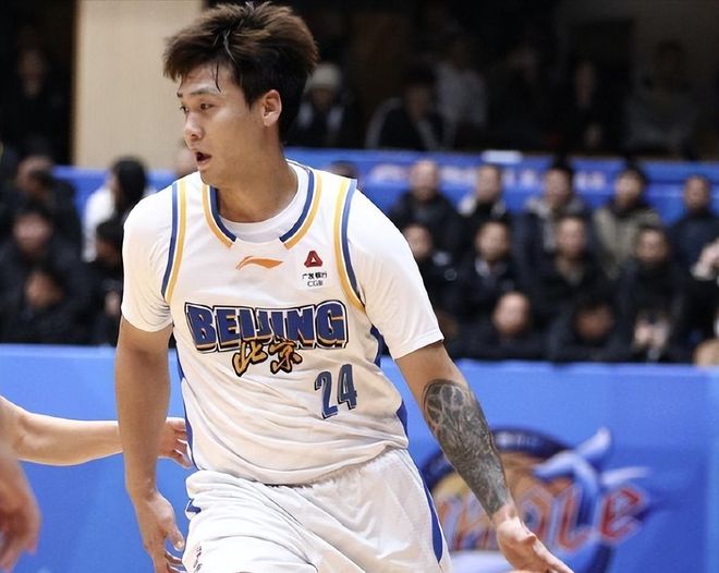 新疆输球揪出最大毒瘤！拿550万，罚球4中0，这哪像职业球员