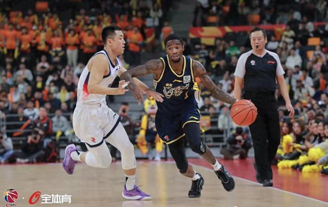 被打服？赛后邱彪大夸广东队一人：他的进步有目共睹，我也很高兴
