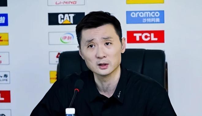 输北京发布会！刘炜不满篮板直指李炎哲，西尔扎提认可自身防守！
