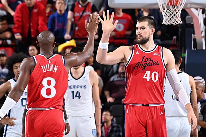 被灰熊完全压制!快船内线支柱的状态也是有些太糟糕了吧?