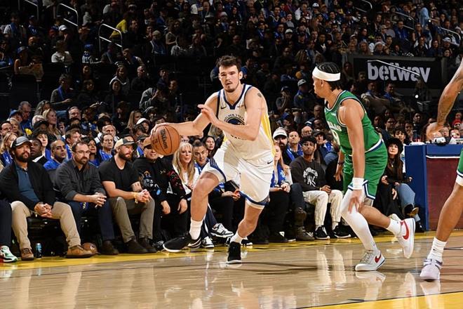 咋回事儿啊？勇士内线新星的三分命中率怎么就越来越低了？