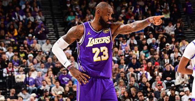 詹姆斯表态支持主帅：球队进攻不能只靠单打和挡拆...