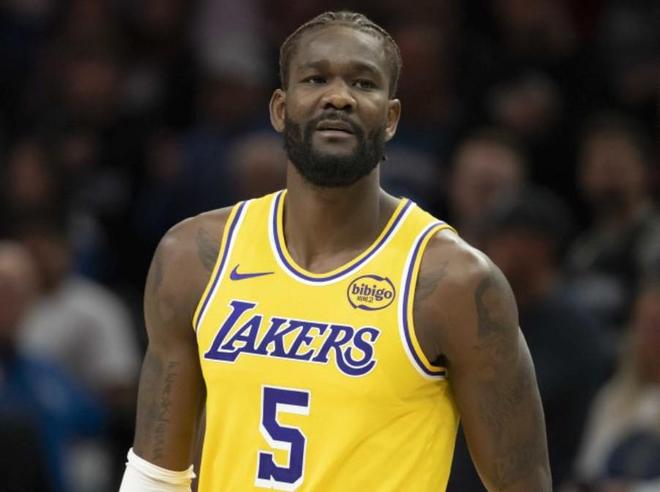 湖人跟队：艾顿核磁共振检查结果正常，预计周末回归...