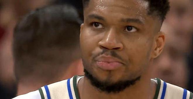 雄鹿终结公牛5连胜:字母哥复出29+8争议暴扣引冲突 吉迪13+7+9