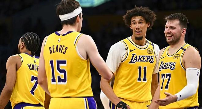 里夫斯51分创新高!湖人127-120赢国王,这一战,我看清这5名巨星