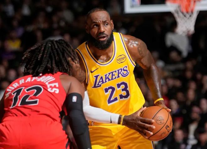 連續1297場上雙紀錄中斷，詹姆斯妥協，也送出絕殺助攻！他真老了