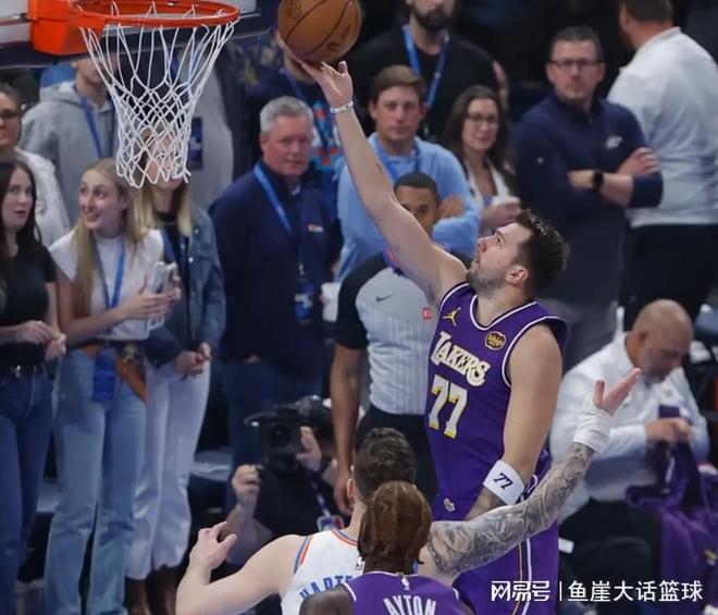 湖人92-121雷霆！惨败也无妨，东契奇和里夫斯赛后连番表态是关键...