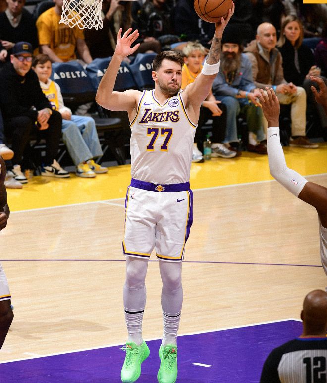 东契奇34+5+7+3完胜威少，詹皇13中11奇兵5记三分，湖人大胜国王...