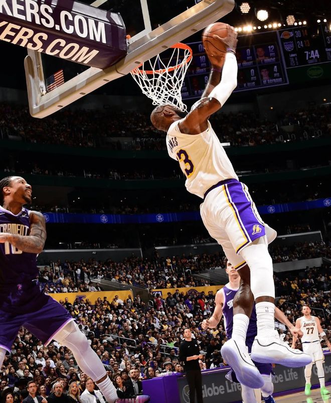 湖人大胜24分！詹姆斯历史第一，威少13分6失误，东契奇轰34+7...