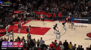 阿夫迪亚最后4秒后场推进投篮不中，但裁判吹威少犯规葬送德罗赞准绝杀...