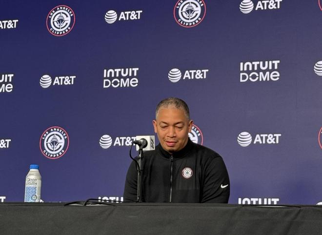 泰伦·卢:比卢普斯很有信心处理此次事件,这让我松了一口气