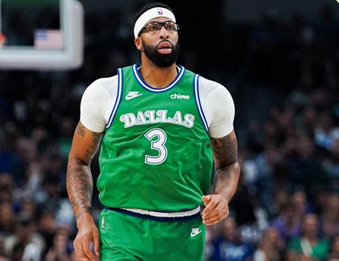 浓眉哥连续3场被打爆!状元郎22+4+4,独行侠力克猛龙夺赛季首胜