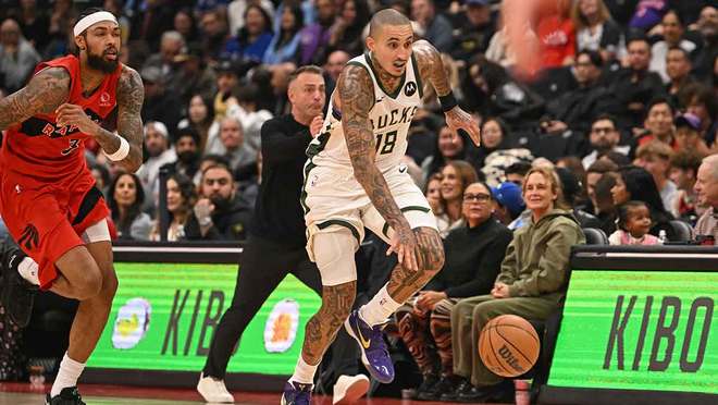 雄鹿队库兹马在对阵猛龙队的比赛中离场后,更新了自己的伤情