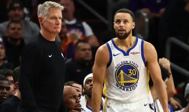 输猛龙3人习惯性引崩盘！科尔糟糕用人，库里格林关键时刻又垮了