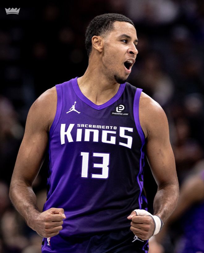 一度落后25分!37岁威少19+8拼尽全力 无保障底薪成最吸睛球星