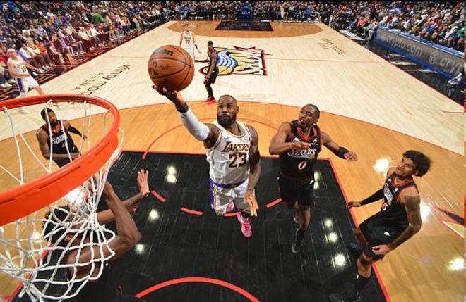 湖人本季關(guān)鍵時(shí)刻全勝!詹姆斯高效轟29分 LA生涯首次在費(fèi)城贏球