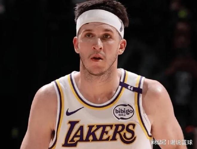 湖人小里又成主角，詹姆斯实现救赎，先发控卫进黑榜？...