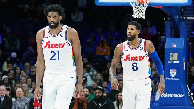 76人官方：恩比德、乔治和埃奇库姆缺席今日对魔术的NBA杯赛...