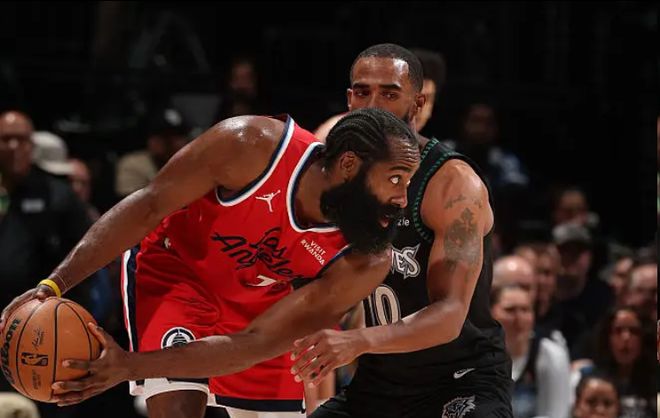 快船再遭兩位數(shù)逆轉(zhuǎn)!末節(jié)被轟30-15高潮 哈登三分絕平不中憾負(fù)