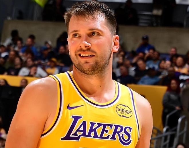 49分+44分+43分！联盟第1！对不起，约基奇，他要抢MVP...