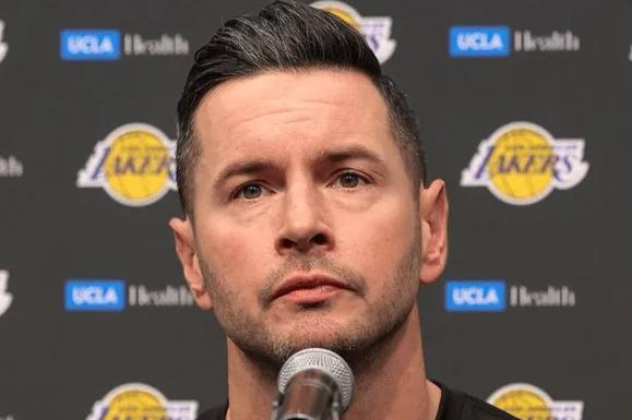 湖人出现内讧？雷迪克多次强调：湖人有人不愿意改变！