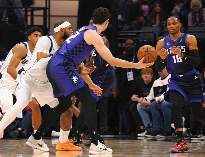 2大里程碑！威少21+9带队掀翻独行侠！状元弗拉格22+6无力回天...