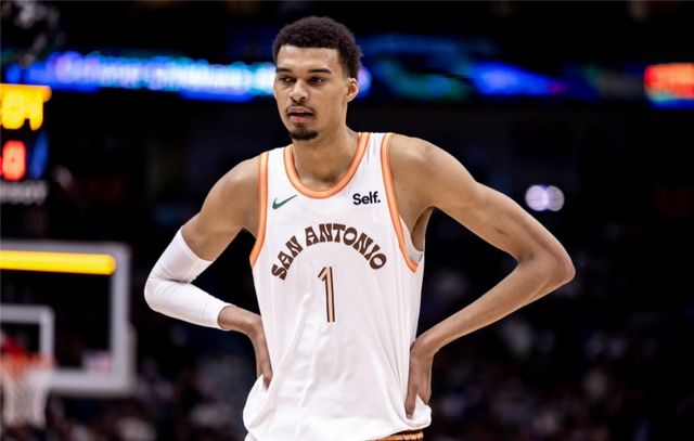 马刺vs骑士前瞻：文班亚马大战骑士双塔，马刺力争避免连败...