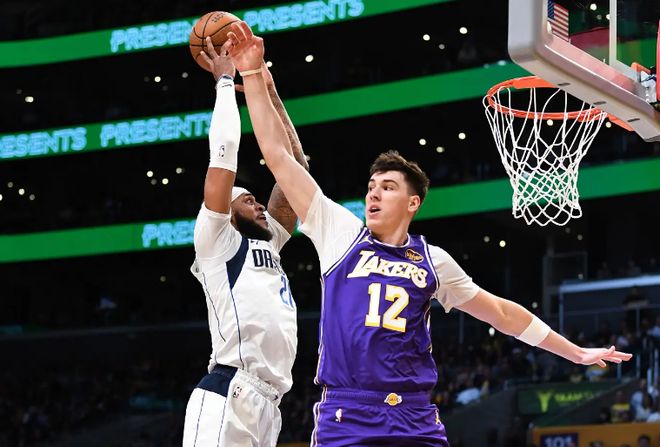 明明能力不差,为什么湖人侧翼新援最近在场上如此犹豫不决?