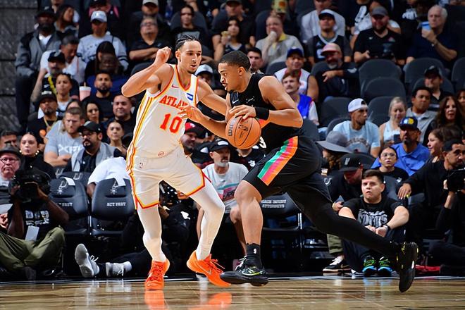 本赛季状态提升相当明显！马刺侧翼大将正在找回曾经的自己？