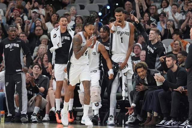 拒绝26分大逆转!3连胜登顶西部第一,文班亚马31+14+6帽创神迹