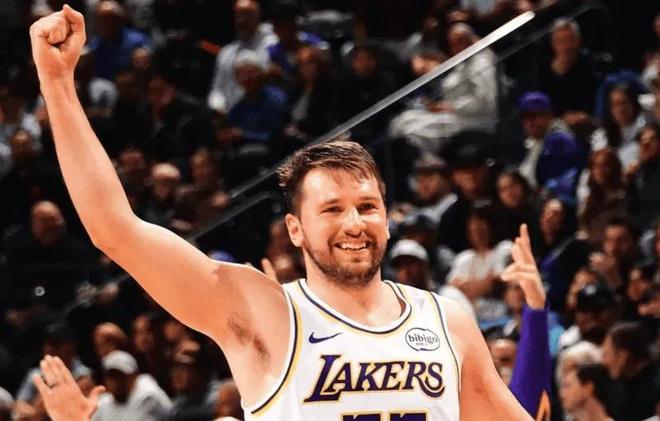 湖人135-118击败快船 球员评价:3人满分,4人及格,2人崩盘