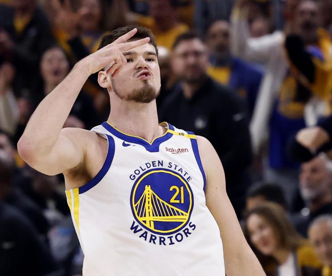 波斯特：前4場(chǎng)自己毫無(wú)存在感，今日幫助球隊(duì)贏球感覺(jué)很棒