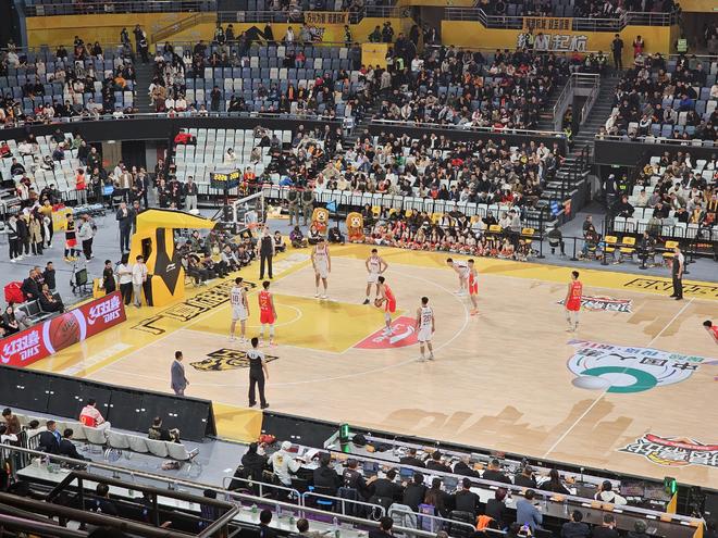 难评,CBA潜力赛与赛后发布会同时进行,球队主帅竟只能通过直播观战