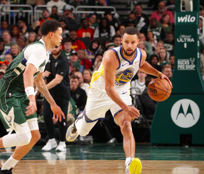 完勝庫(kù)里！勇士舊將狂轟32+8！爆冷掀翻勇士，字母哥開心慶祝