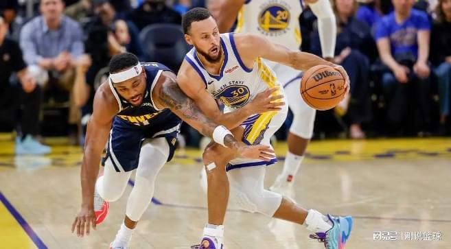 勇士被爆冷庫里并非全責(zé)，兩中鋒毫無狀態(tài)，科爾該啟用3+2小將？