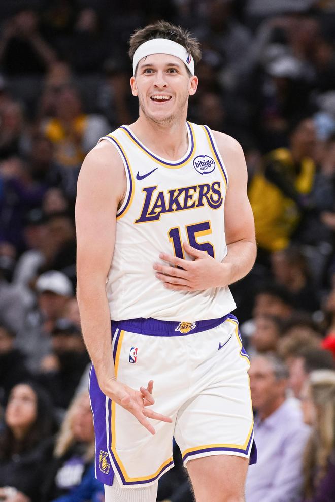 里夫斯谈51分超神:东契奇早上发短信让我砍60分 今天这把算我赢他