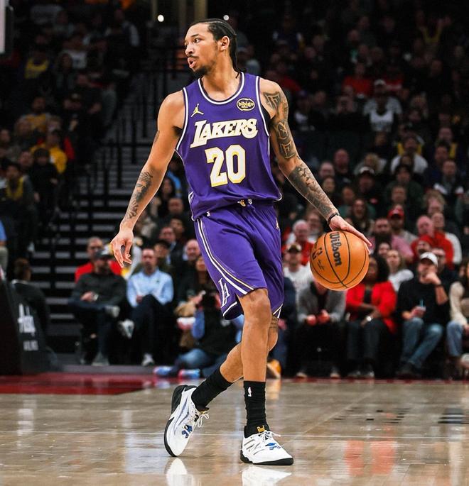 祖母打兩份工，他迫切想打NBA，湖人雙向球員復(fù)刻流感之戰(zhàn)！